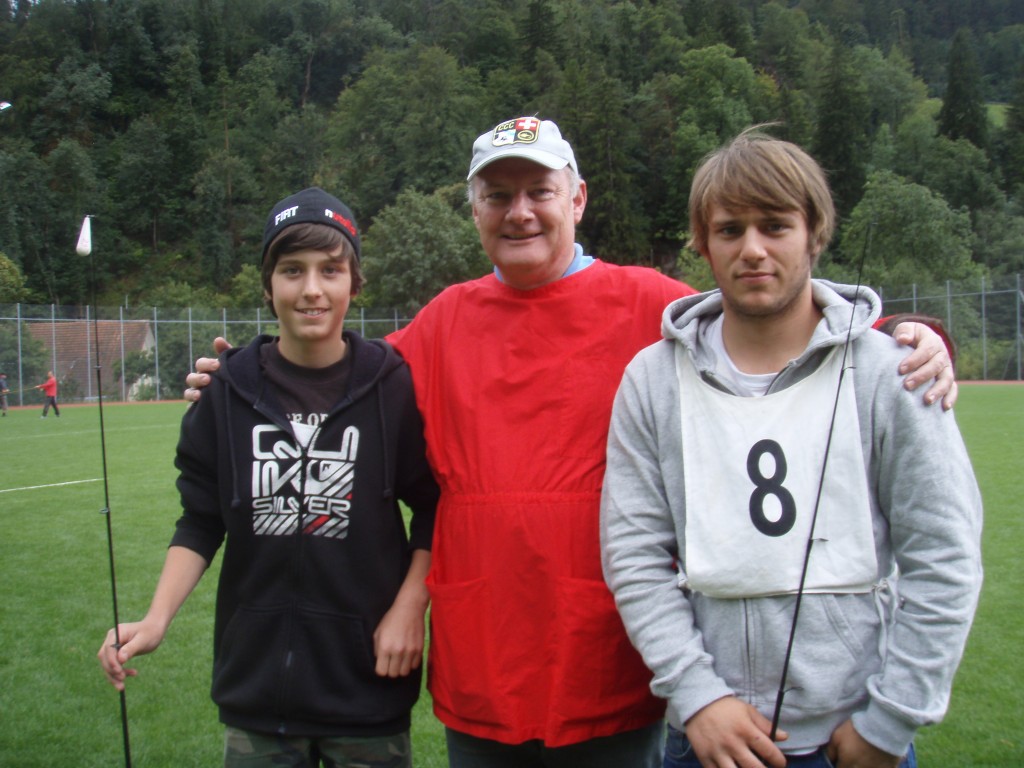 Pius Derungs mit den beiden Siegern Livio Simonet und  Nidal Asgha